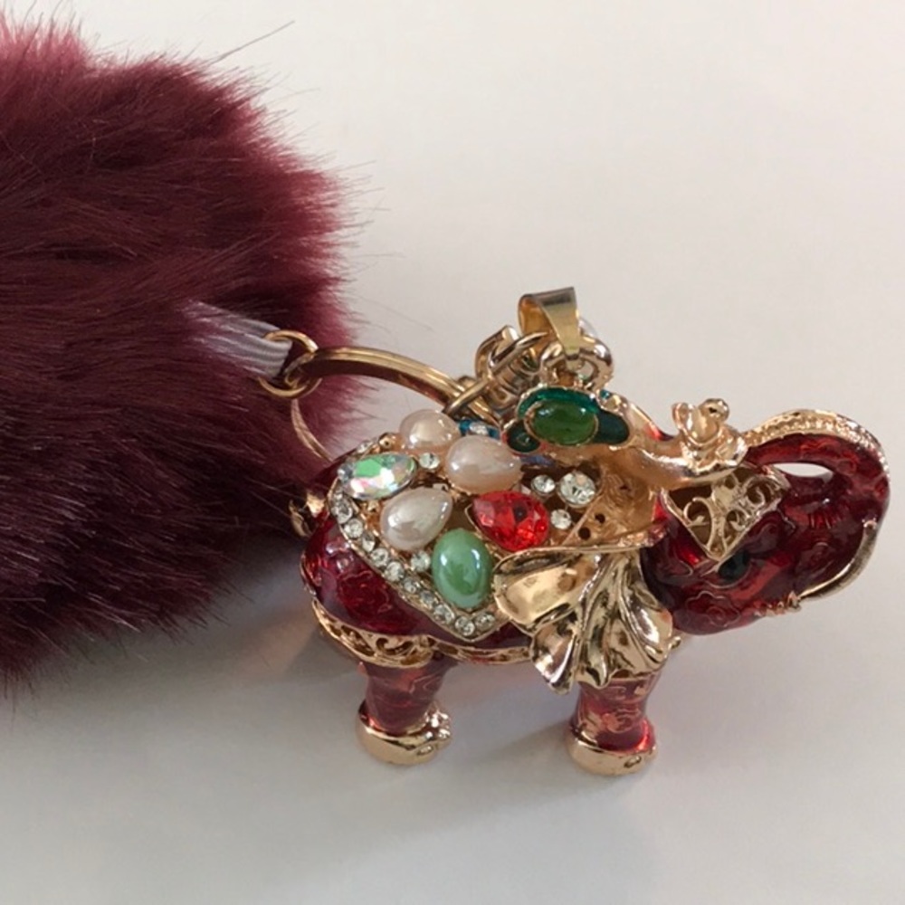 2@$15 Lovely Elephant Keychain - Picture 2 of 3